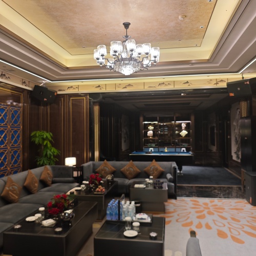 贵阳夜场新风尚,高端酒吧诚聘模特，面试通过即刻入职，提供住