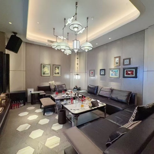 西安云顶汇KTV急聘酒水销售精英，生意兴隆，机会难得！