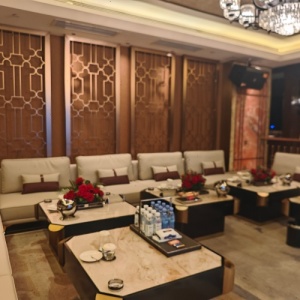 西宁夜场新选择-钻石年代夜总会诚聘精英礼仪模特